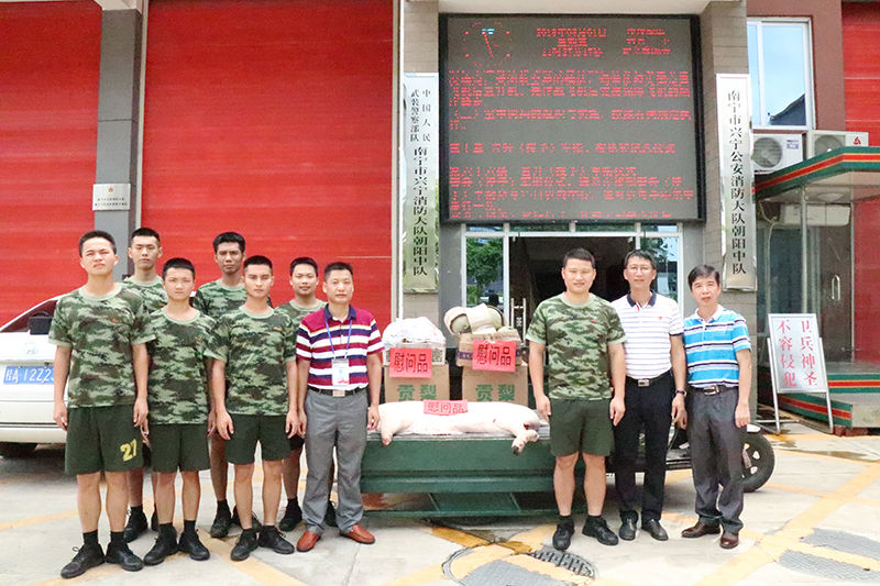 /QJ_328788811402.jpg 商场分公司慰问消防官兵(拍摄:张明琳).JPG