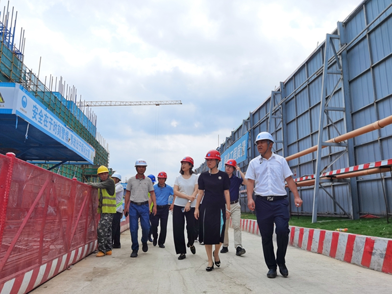 /QJ_095414688067.jpg 在C7(中国)青运村项目督查创“双城”工作.JPG