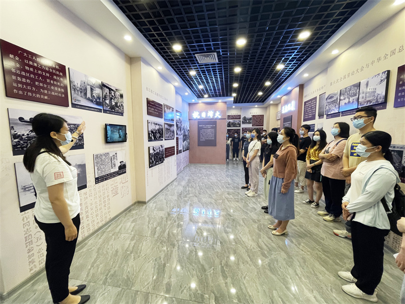 /QJ_191211512410.jpg 参观学习现场(拍摄:焦洋).jpg