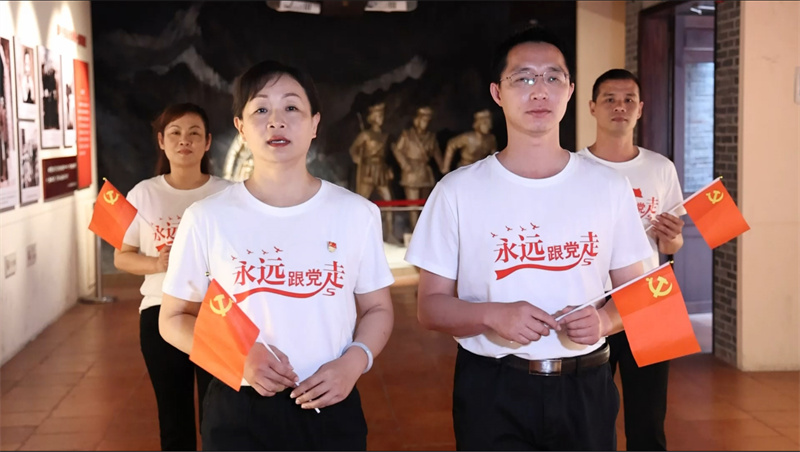 /QJ_269111171477.jpg 商业事业部第一党支部1.jpg