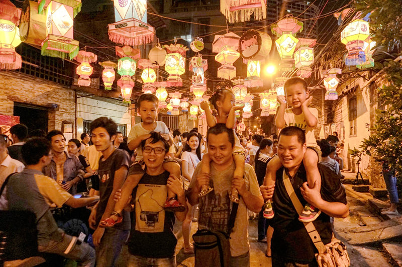 /QJ_633825195500.jpg 到老南宁·三街两巷过节已成习惯.jpg