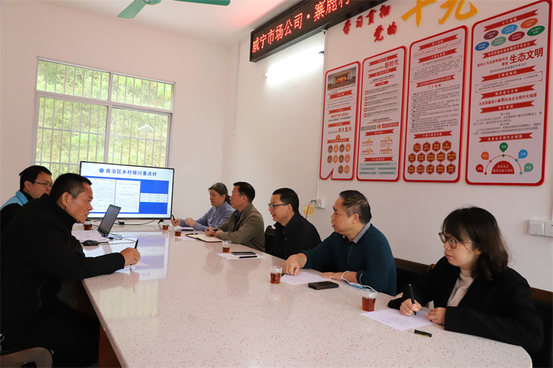 /QJ_938579779454.jpg 寨鹿村委座谈交流(拍摄:柒红).jpg