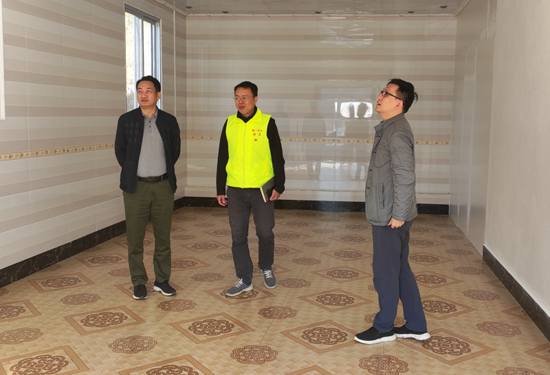 /QJ_944428575372.jpg 马超毅在寨鹿村开展乡村振兴调研.JPG