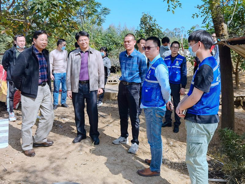 /QJ_832018146082.jpg 现场调研散养土鸡项目.jpg