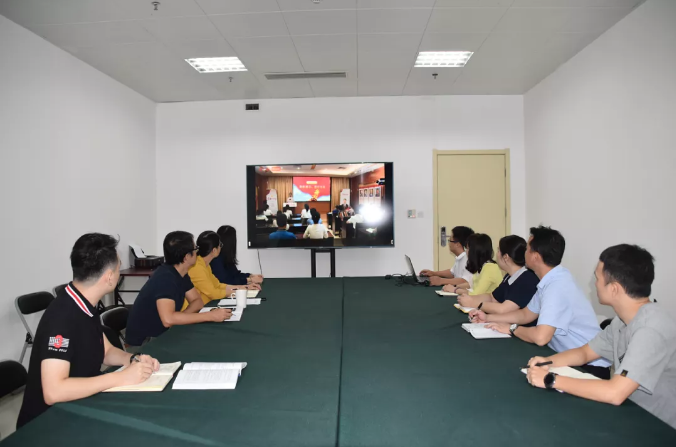 /QJ_031369331737.png 威耀供应链公司党支部党员观看直播.png