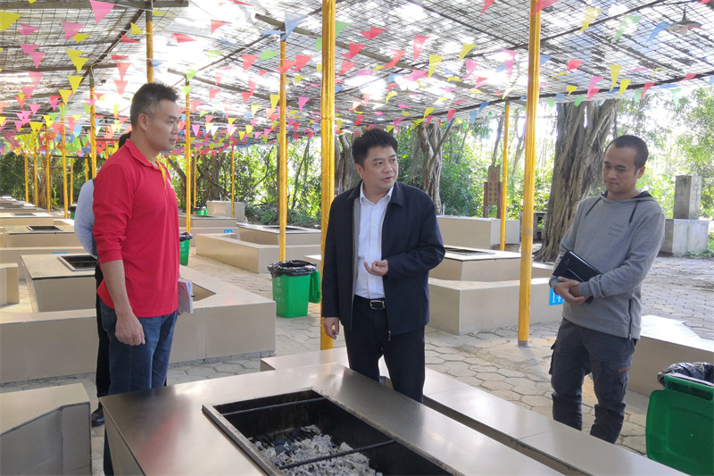 /QJ_215012007643.jpg 实地检查调研乡村大世界经营场地.jpg