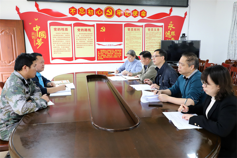 /QJ_938587323992.jpg 爱长村委座谈交流(拍摄:柒红).jpg