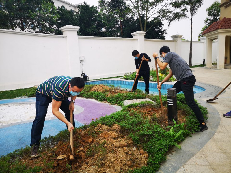 /QJ_409355567270.jpg 植树活动现场_副本.jpg