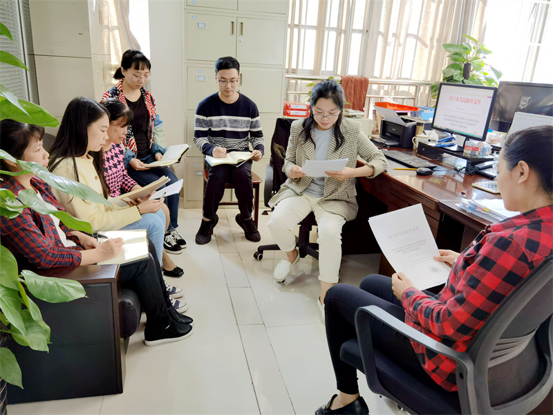 /QJ_742179920881.jpg 组织部门人员集体研讨税收政策(叶晓群摄).jpg