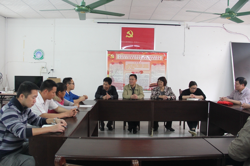 /QJ_239937912600.jpg 座谈会现场(摄:焦洋)_副本.jpg