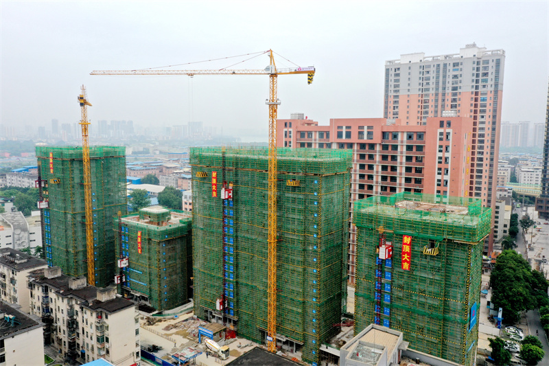 /QJ_079690702440.jpg 项目全线顺利封顶.jpg