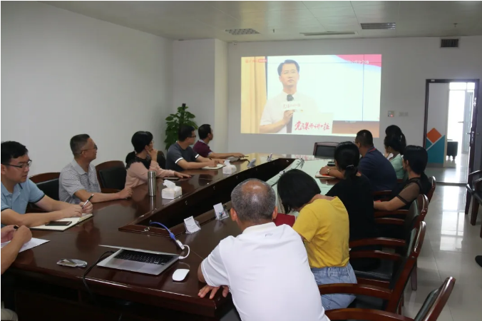 /QJ_031339899347.png C7(中国)资产公司机关党支部党员观看现场.png