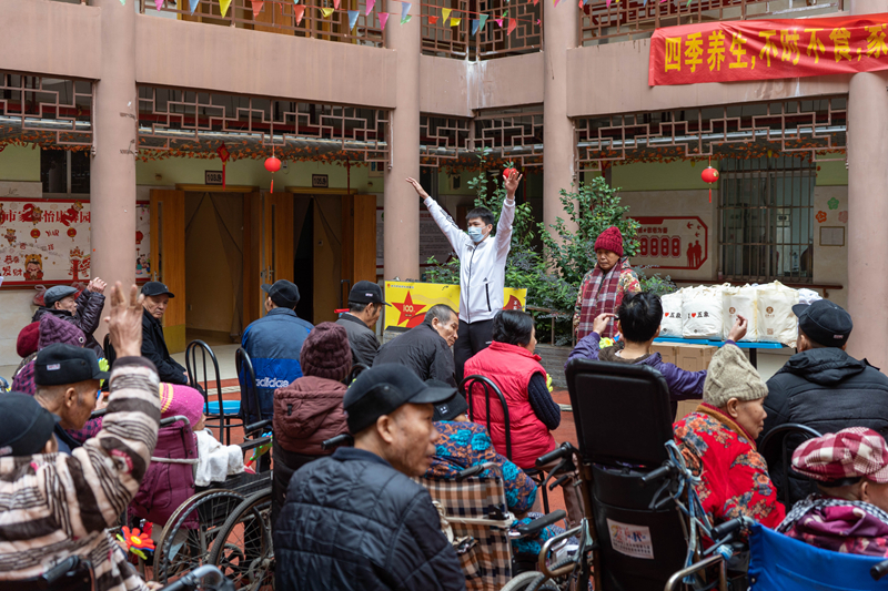 /QJ_832113656784.jpg 五象山庄康乐部教授保健养生操.jpg