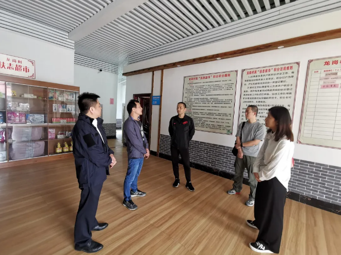 /QJ_127827821791.png 朱海在扶志超市调研.png