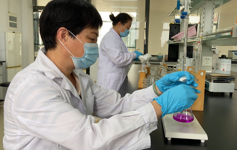 /QJ_062637190454.png 公司粮油检测中心。摄影:罗小昕.png