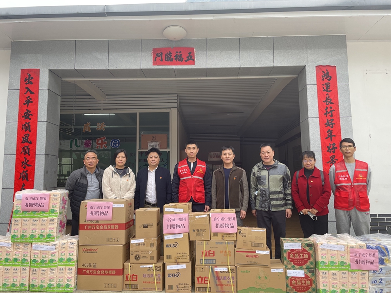 /QJ_035404741274.jpg 向龙岗村扶志超市捐赠物资.jpg