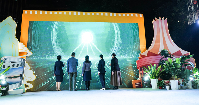 /QJ_702620182853.jpg 为活动启幕.jpg