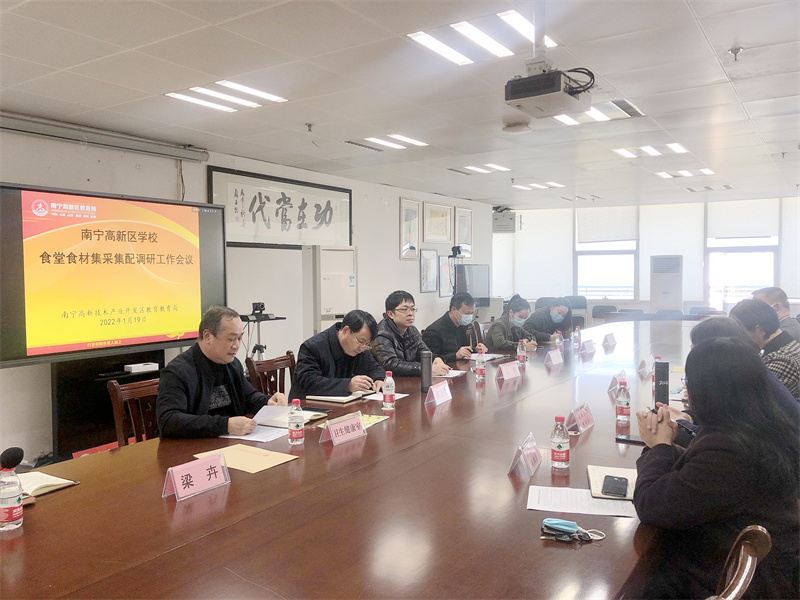 /QJ_670663017382.jpg 集团回访组与各城区教育局及学校代表进行座谈2.jpg