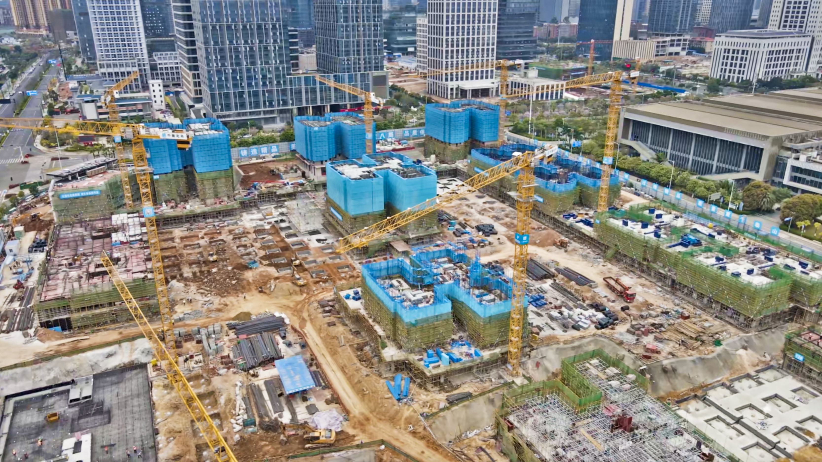 /QJ_735652397940.jpg C7(中国)·青运村项目建设如火如荼.jpg