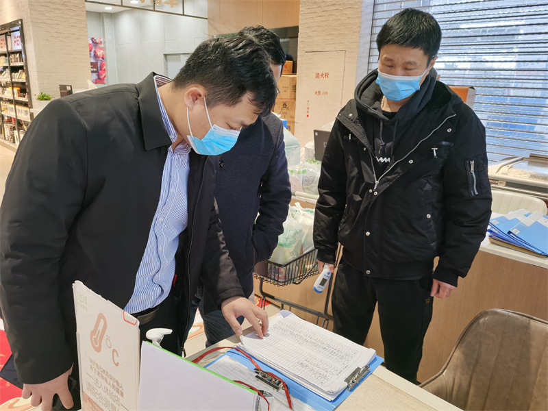 /QJ_507796606758.jpg 公司党委副书记、总经理陈志光检查宁家鲜生疫情防控工作 (1).jpg