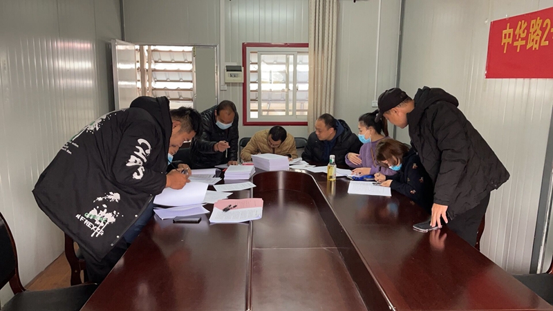 /QJ_879369320367.jpg 资产专管员于中华路2号开展租赁合同签订工作(贺世红).jpg