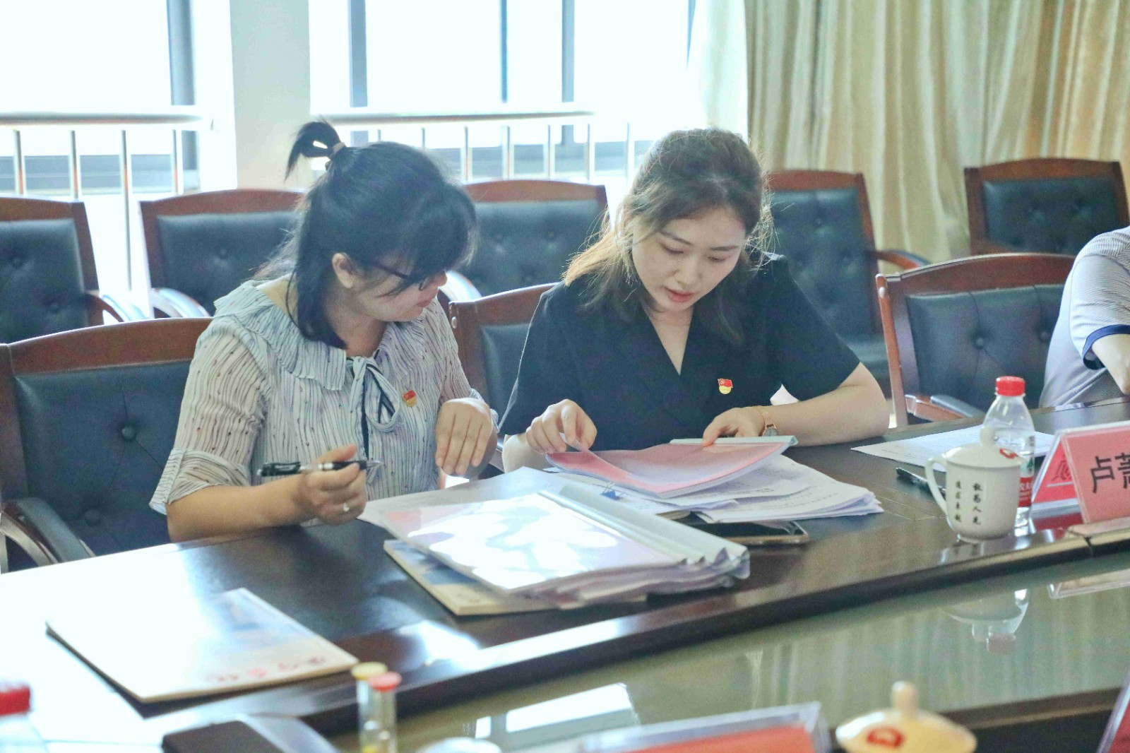 /QJ_314572493997.jpg 指导组查阅集团党委相关党史学习教育资料和学习笔记3.jpg