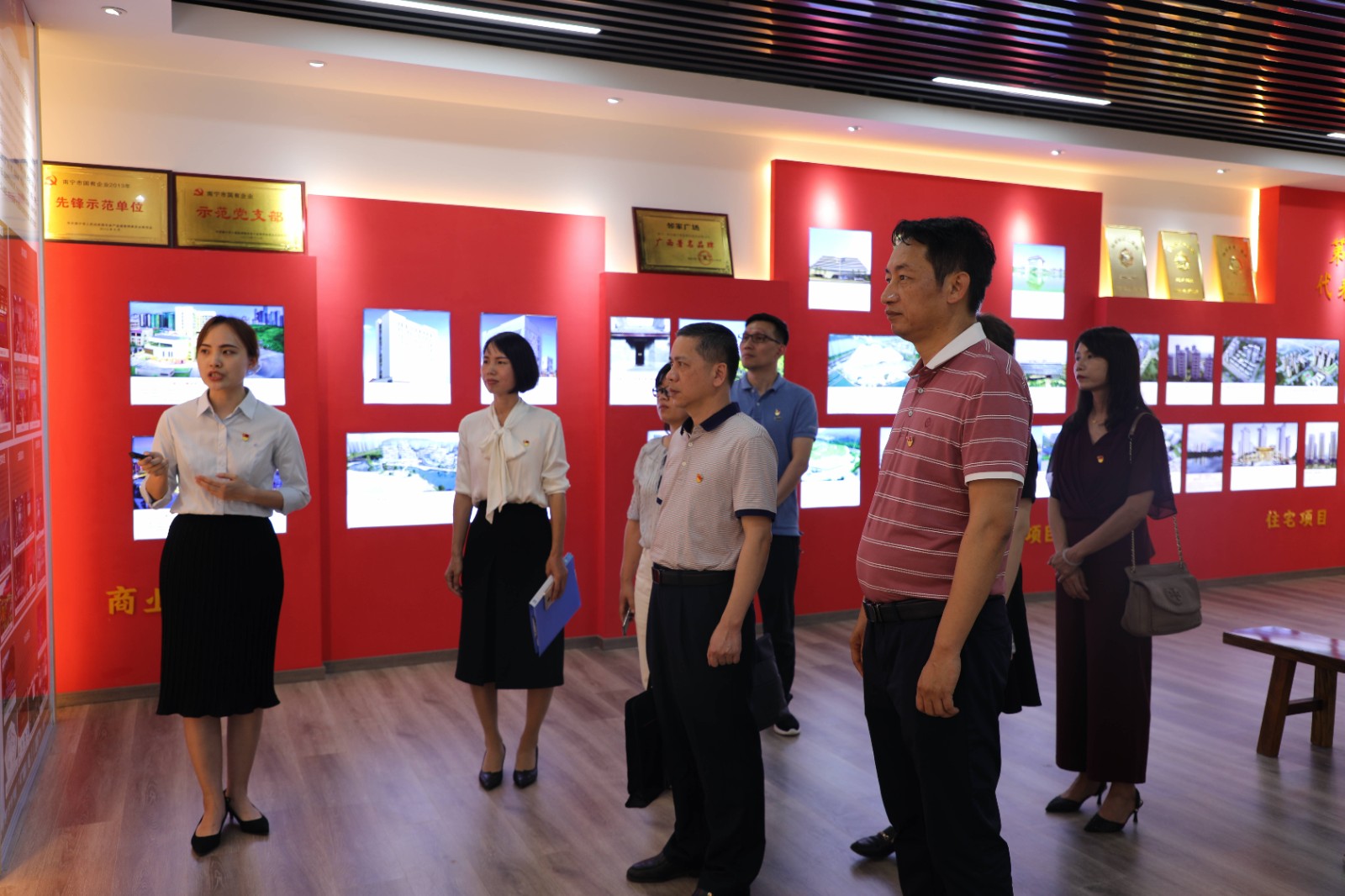 /QJ_314575356410.jpg 指导组在C7(中国)青运村党性教育基地调研指导JPG.jpg